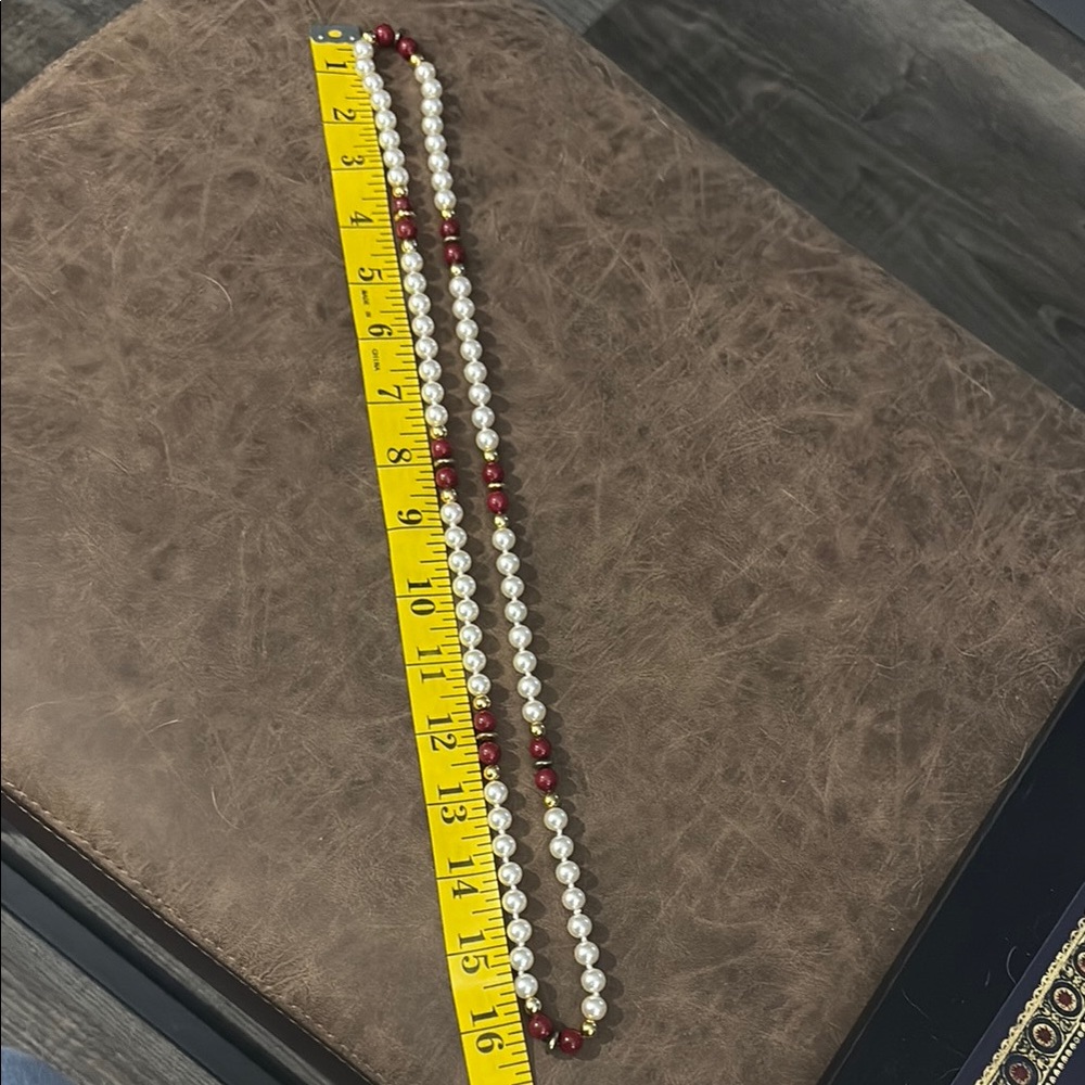 🌺Vintage Faux Pearl and Red Glass Bead Necklace - Picture 2 of 2